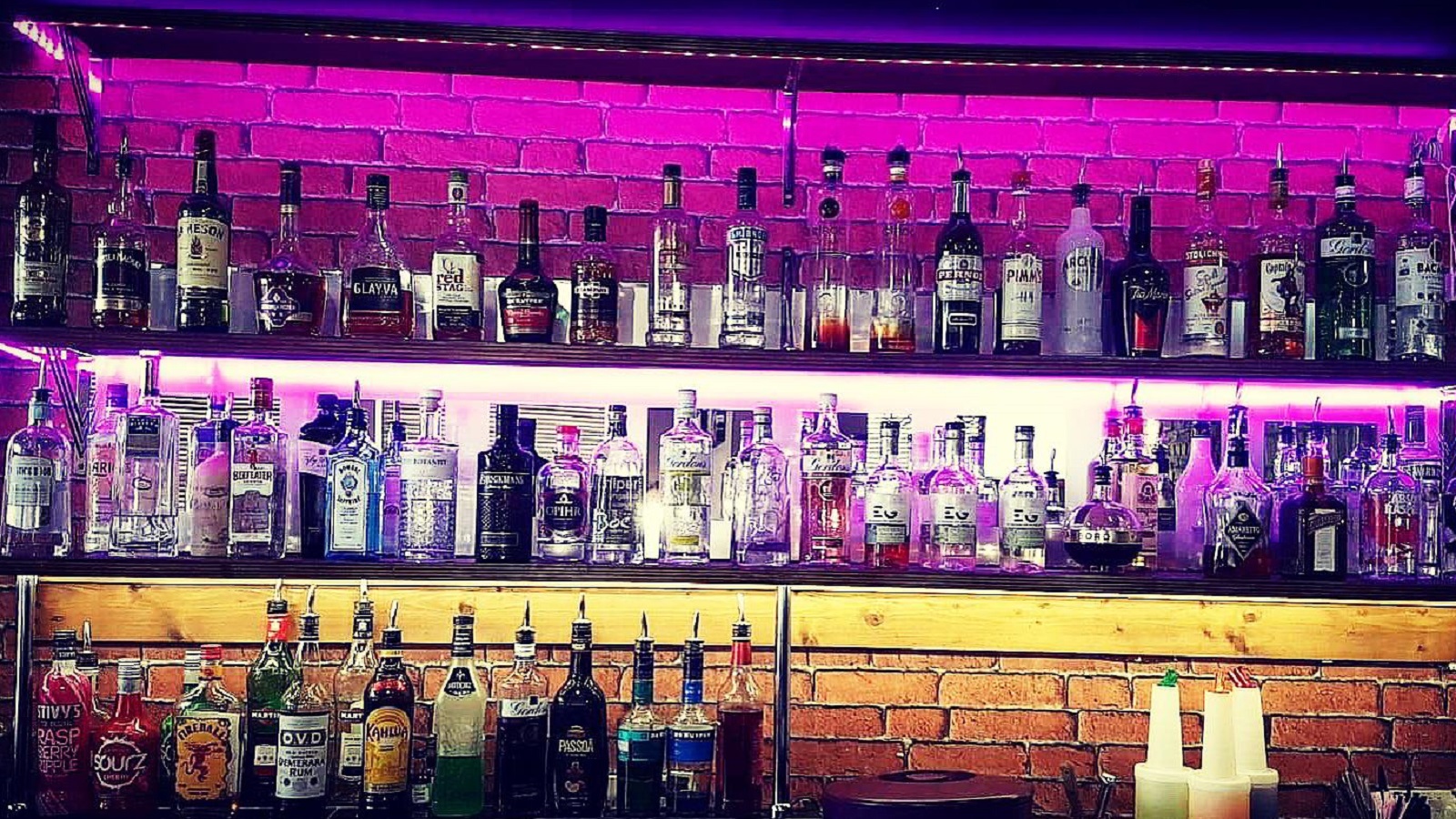 Mack's Nairn 241 With Dine Card